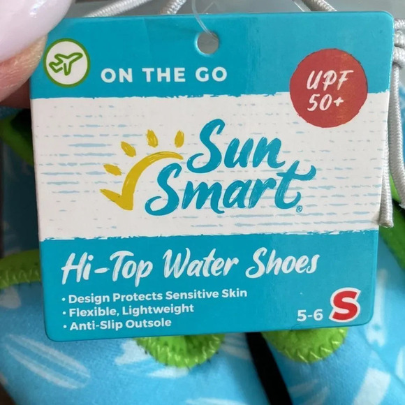 Hi-top water shoes​ - Picture 2 of 5